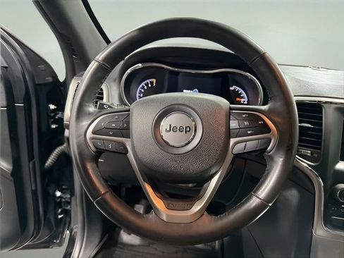 Used 2018 Jeep Grand Cherokee Laredo AWD/4WD image 15
