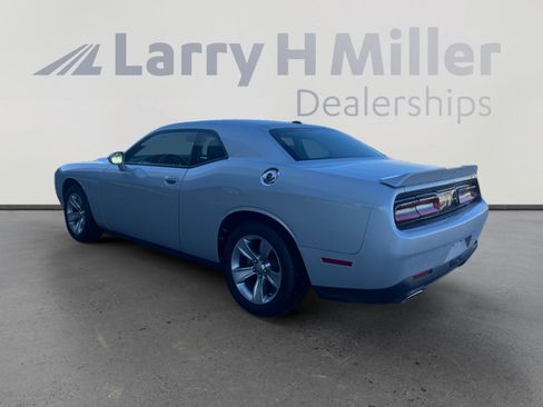 Used 2022 Dodge Challenger SXT image 3