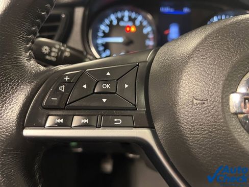 Used 2018 Nissan Rogue SV image 26