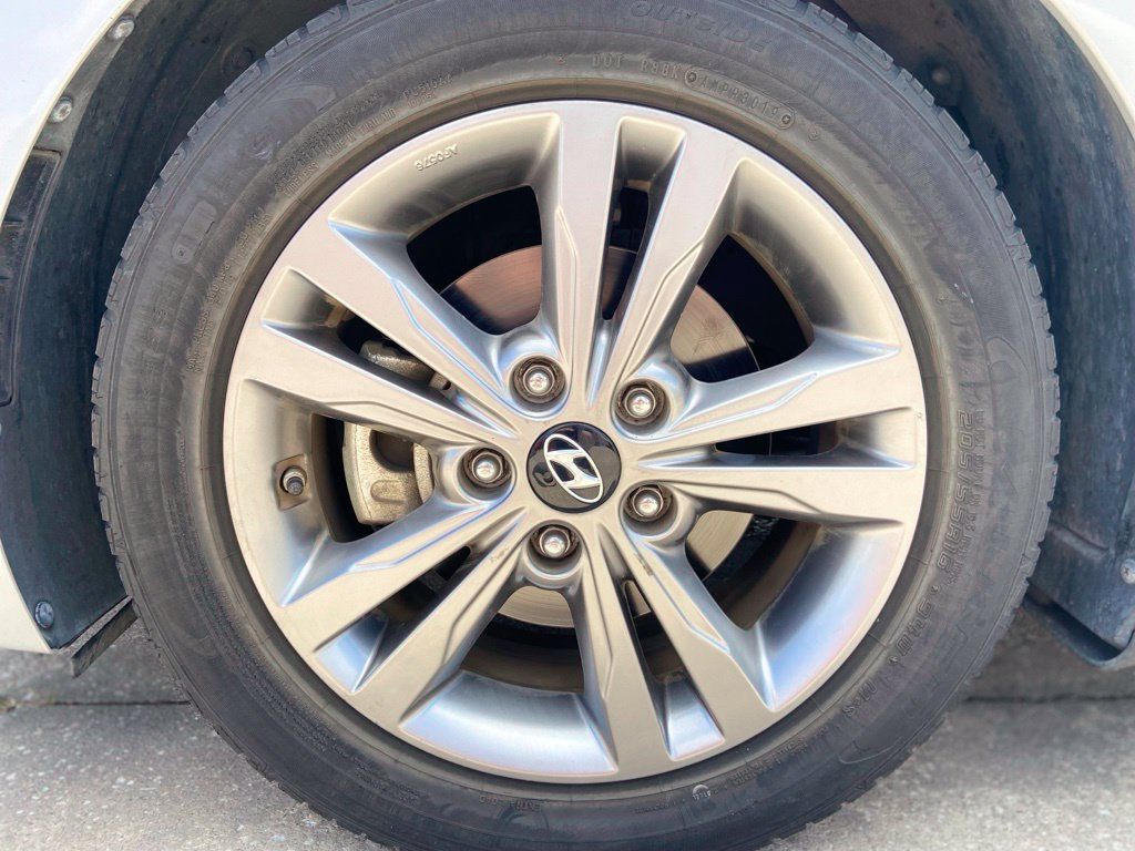 Used 2012 Hyundai Sonata Limited w/ Navigation Pkg FWD image 10