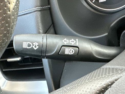 Used 2023 GMC Terrain SLE w/ Driver Convenience Package image 26