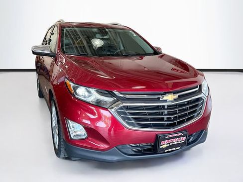 Used 2018 Chevrolet Equinox Premier FWD image 3