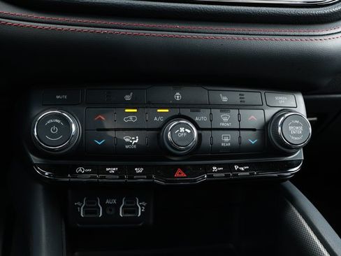 Used 2025 Dodge Durango GT RWD image 18