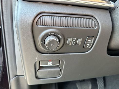 Used 2023 Jeep Grand Wagoneer Series II image 19