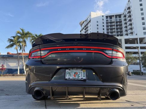 Used 2020 Dodge Charger Scat Pack w/ Plus Group RWD image 8