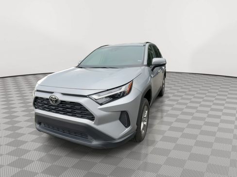 Used 2025 Toyota RAV4 XLE AWD/4WD image 3