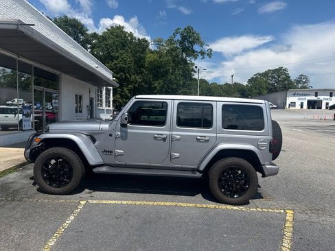 Used 2021 Jeep Wrangler Unlimited Sahara AWD/4WD image 2