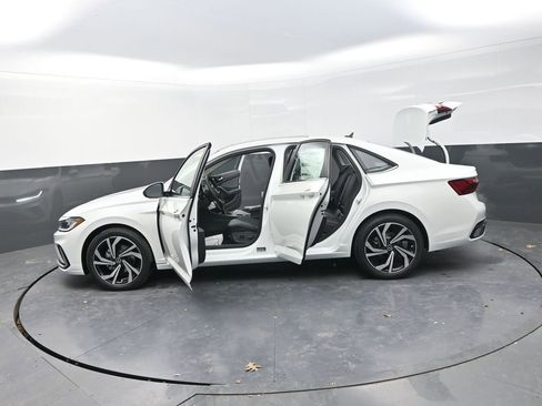 New 2026 Volkswagen Jetta SEL image 32