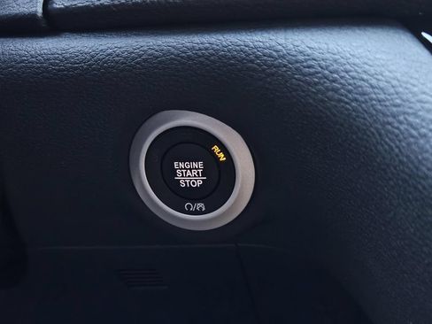New 2026 Chrysler Pacifica Select FWD image 24