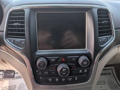 Used 2017 Jeep Grand Cherokee Overland AWD/4WD image 23