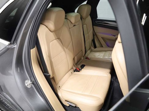 Used 2019 Porsche Cayenne image 37