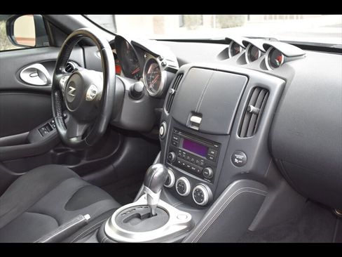 Used 2016 Nissan 370Z Coupe image 31