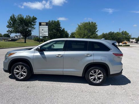 Used 2015 Toyota Highlander Plus FWD image 4