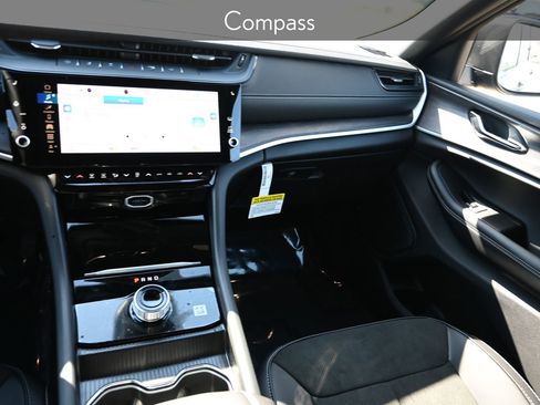 New 2026 Jeep Grand Cherokee Altitude image 17