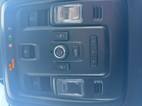 Used 2024 GMC Yukon XL SLT w/ SLT Premium Package AWD/4WD image 42