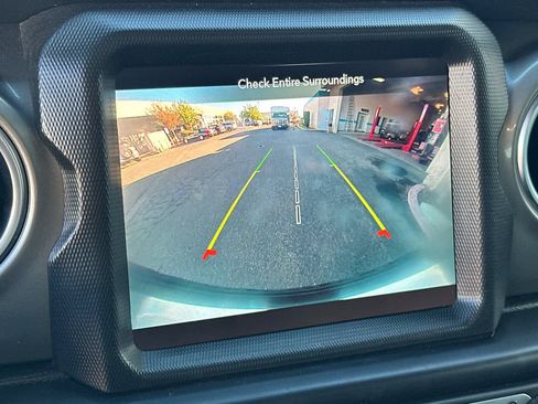 Used 2022 Jeep Wrangler Unlimited Sahara image 21