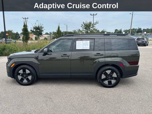 Used 2025 Hyundai Santa Fe SEL FWD image 2