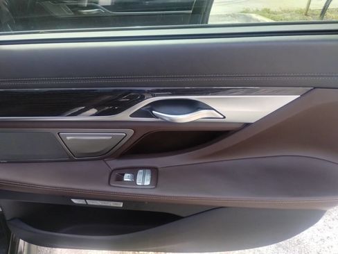 Used 2016 BMW 750i image 32