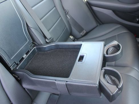 Used 2016 Mercedes-Benz C 300 Sedan image 32