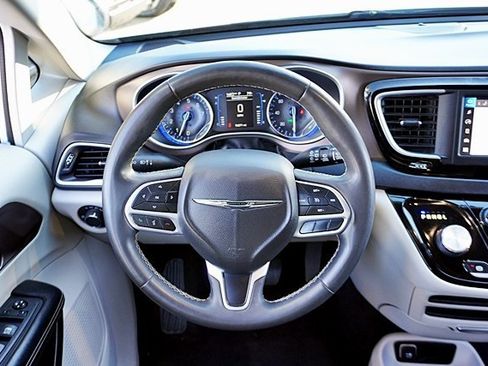 Certified 2022 Chrysler Voyager LX image 19