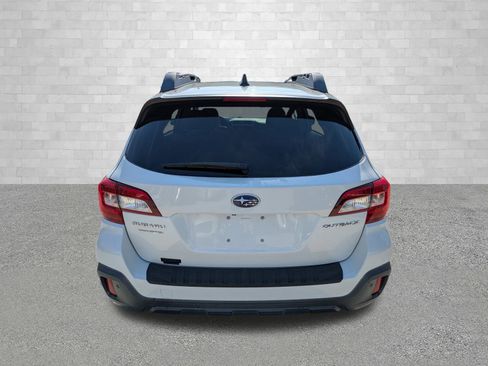 Used 2018 Subaru Outback 2.5i Limited image 3