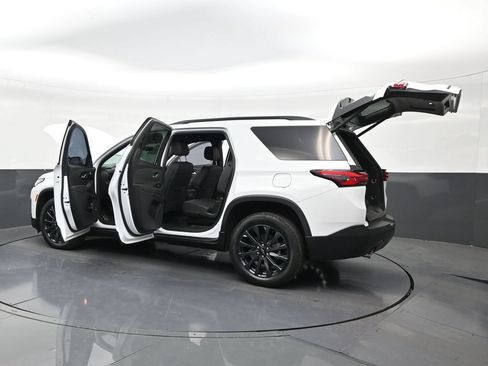 Used 2022 Chevrolet Traverse RS FWD image 31
