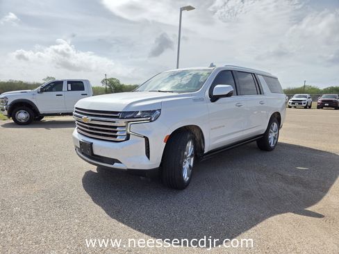 Used 2024 Chevrolet Suburban High Country w/ Premium Package 2 image 3