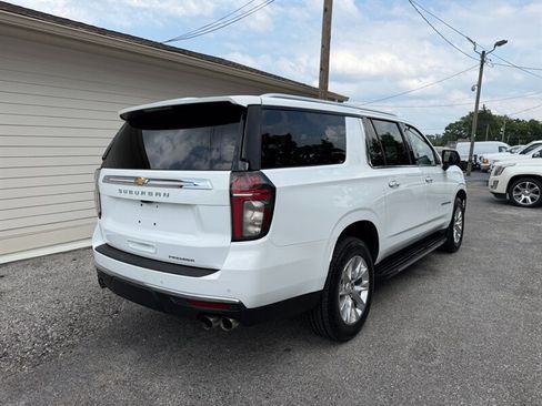 Used 2022 Chevrolet Suburban Premier w/ Premium Package AWD/4WD image 9