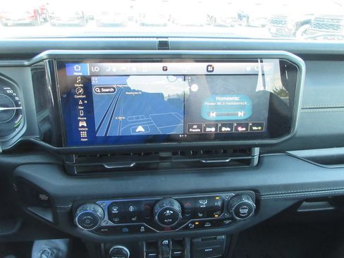 Used 2024 Jeep Wrangler Unlimited Sahara w/ Technology Group AWD/4WD image 32