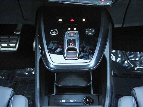 Used 2025 Audi Q4 e-tron Premium Plus w/ Premium Plus image 14
