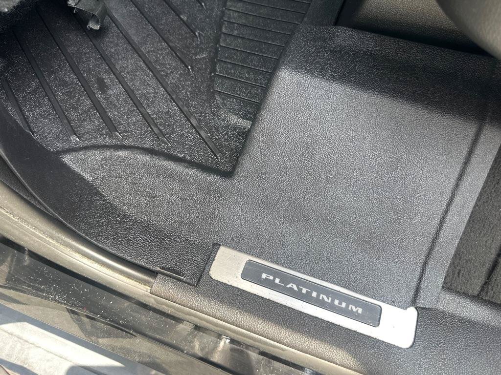 Used 2016 Cadillac Escalade Platinum AWD/4WD image 17