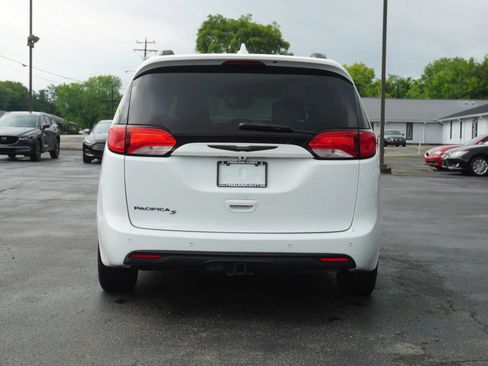Used 2019 Chrysler Pacifica Touring-L Plus FWD image 6