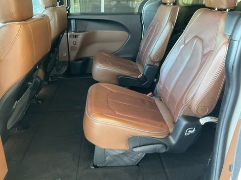 Used 2017 Chrysler Pacifica Limited image 20