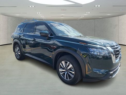 Used 2025 Nissan Pathfinder SL FWD image 7
