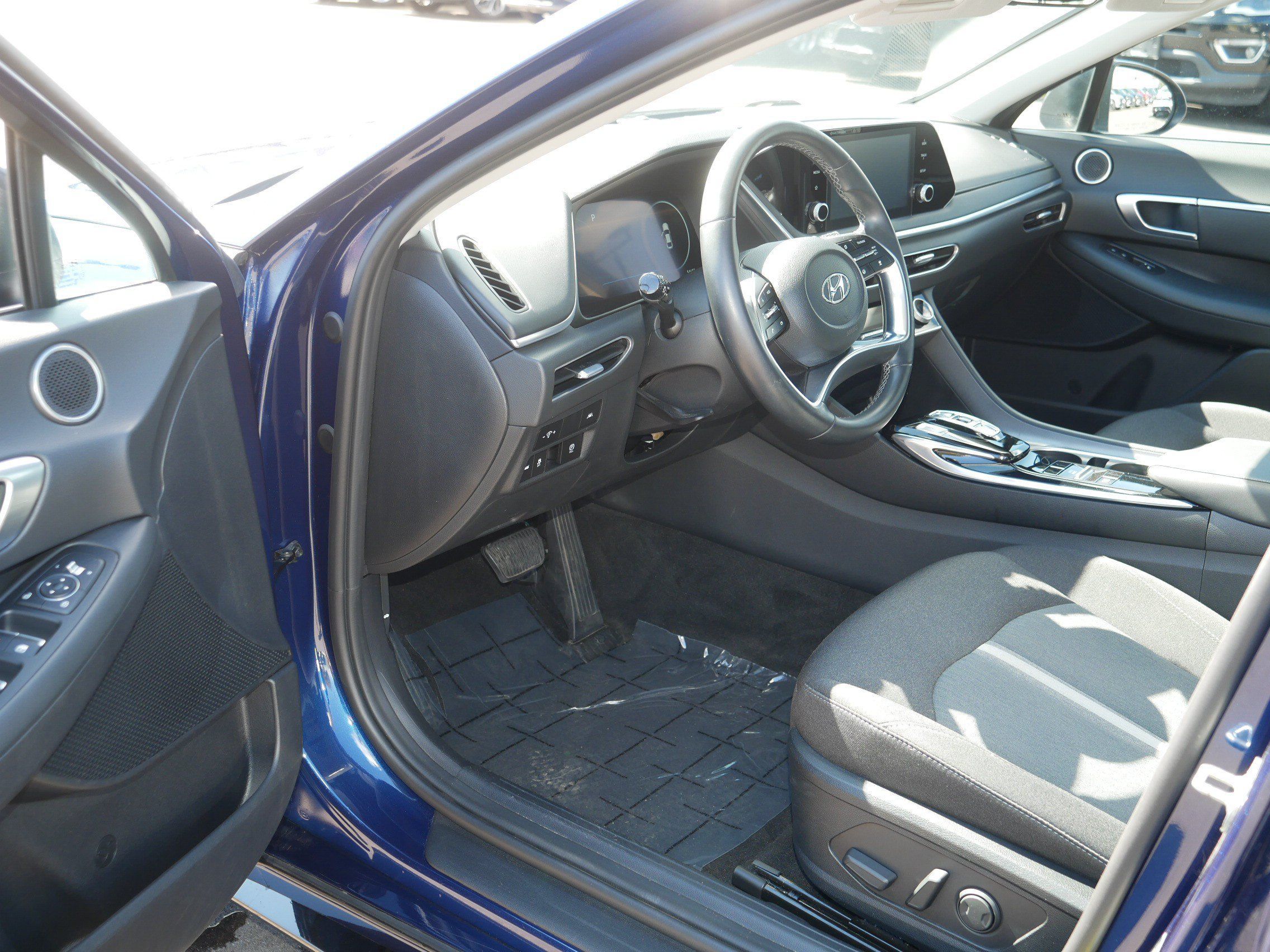 Used 2020 Hyundai Sonata SEL w/ Convenience + Sunroof Package FWD image 11