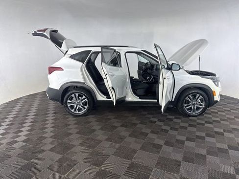 Used 2023 Kia Seltos S AWD/4WD image 16