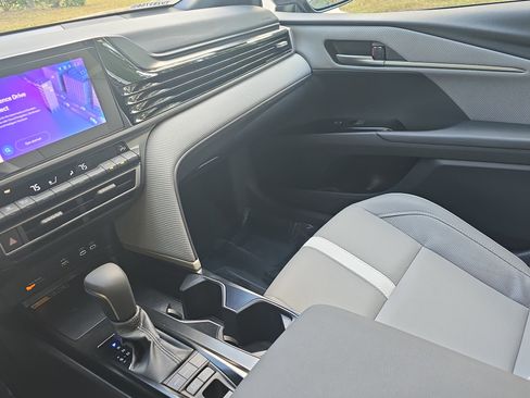Used 2026 Toyota Camry SE w/ Convenience Package FWD image 24