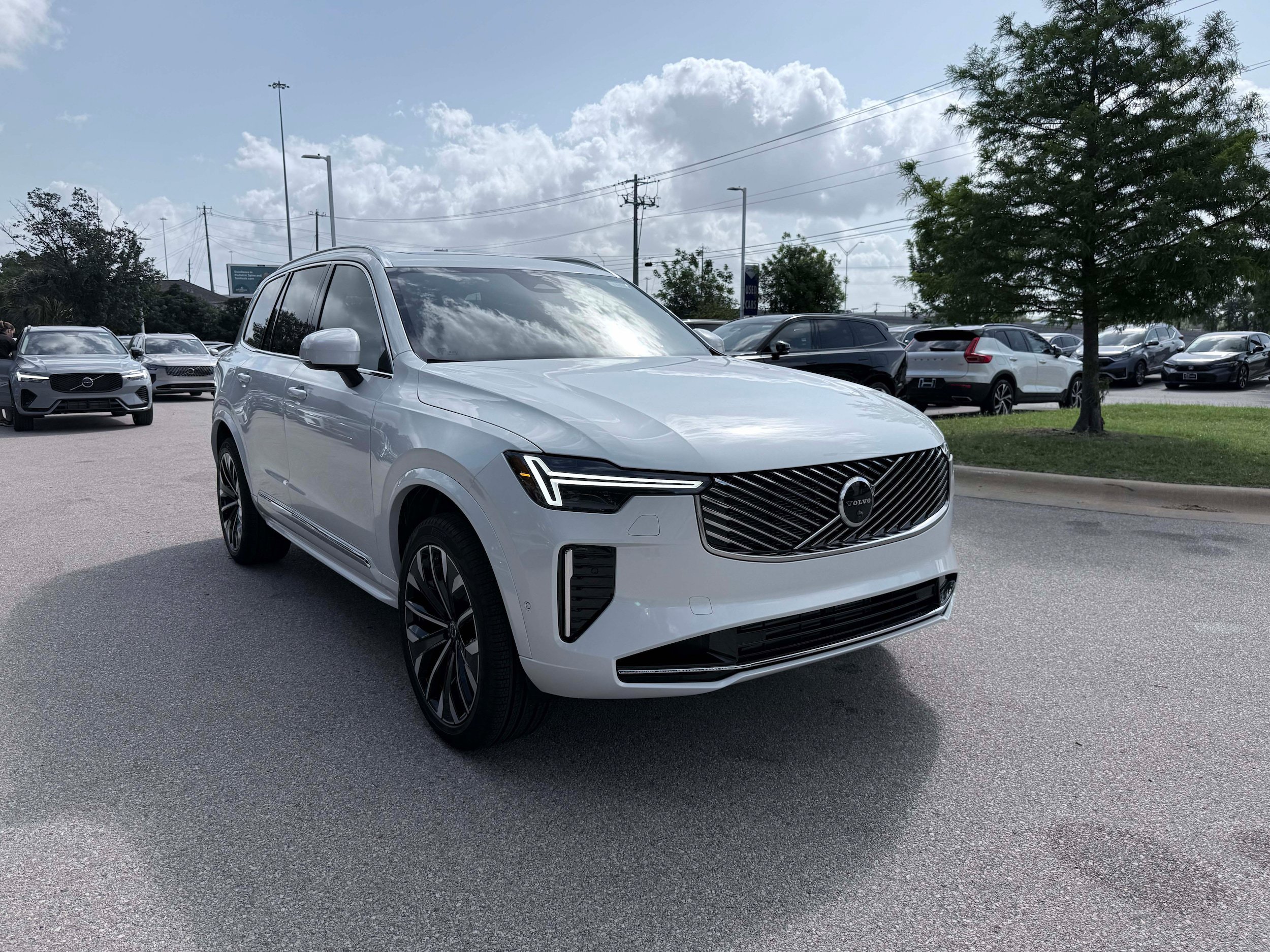 New 2026 Volvo XC90 T8 Plus w/ Protection Package Premier AWD/4WD image 7