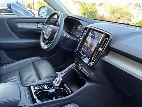 Used 2023 Volvo XC40 B5 Plus image 45