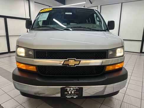 Used 2025 Chevrolet Express 3500 LT w/ LT Preferred Equipment Group RWD image 13