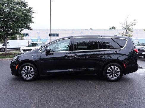 Used 2022 Chrysler Pacifica Touring-L w/ Uconnect Theater Family Group FWD image 4