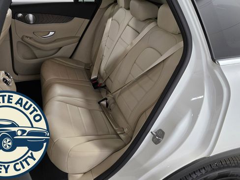 Used 2019 Mercedes-Benz GLC 350e 4MATIC w/ Premium Package image 25