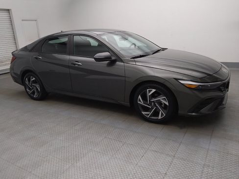 Used 2025 Hyundai Elantra Sport FWD image 11