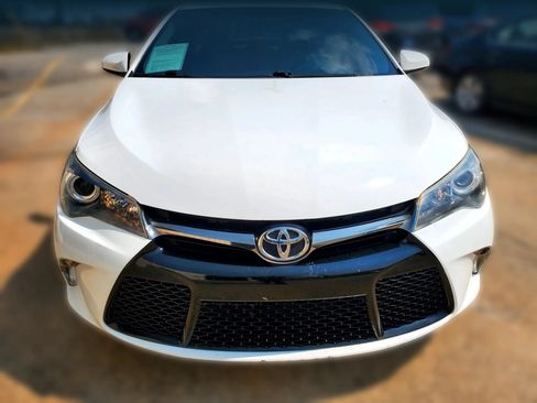 Used 2017 Toyota Camry SE FWD image 19
