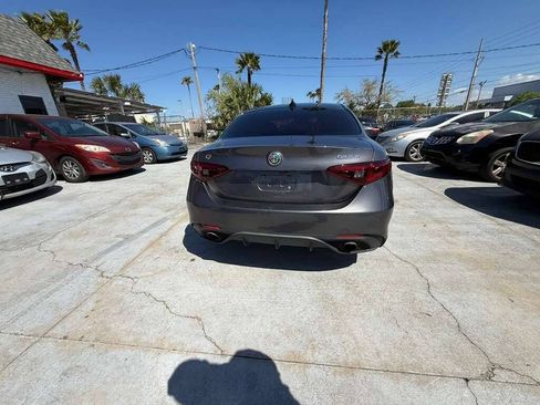 Used 2017 Alfa Romeo Giulia Ti w/ TI 19" Sport Package AWD/4WD image 5