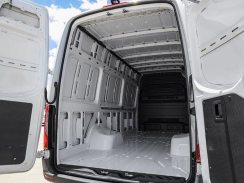 Used 2019 Mercedes-Benz Sprinter 170 Cargo image 43