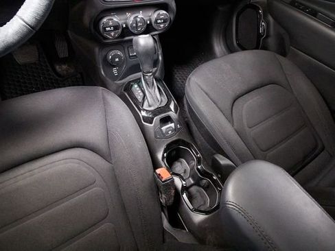 Used 2017 Jeep Renegade Altitude AWD/4WD image 11