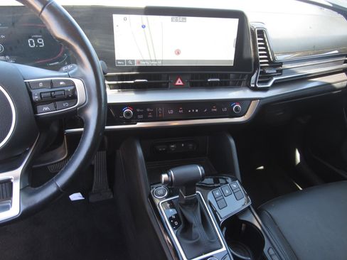 Used 2023 Kia Sportage EX image 18