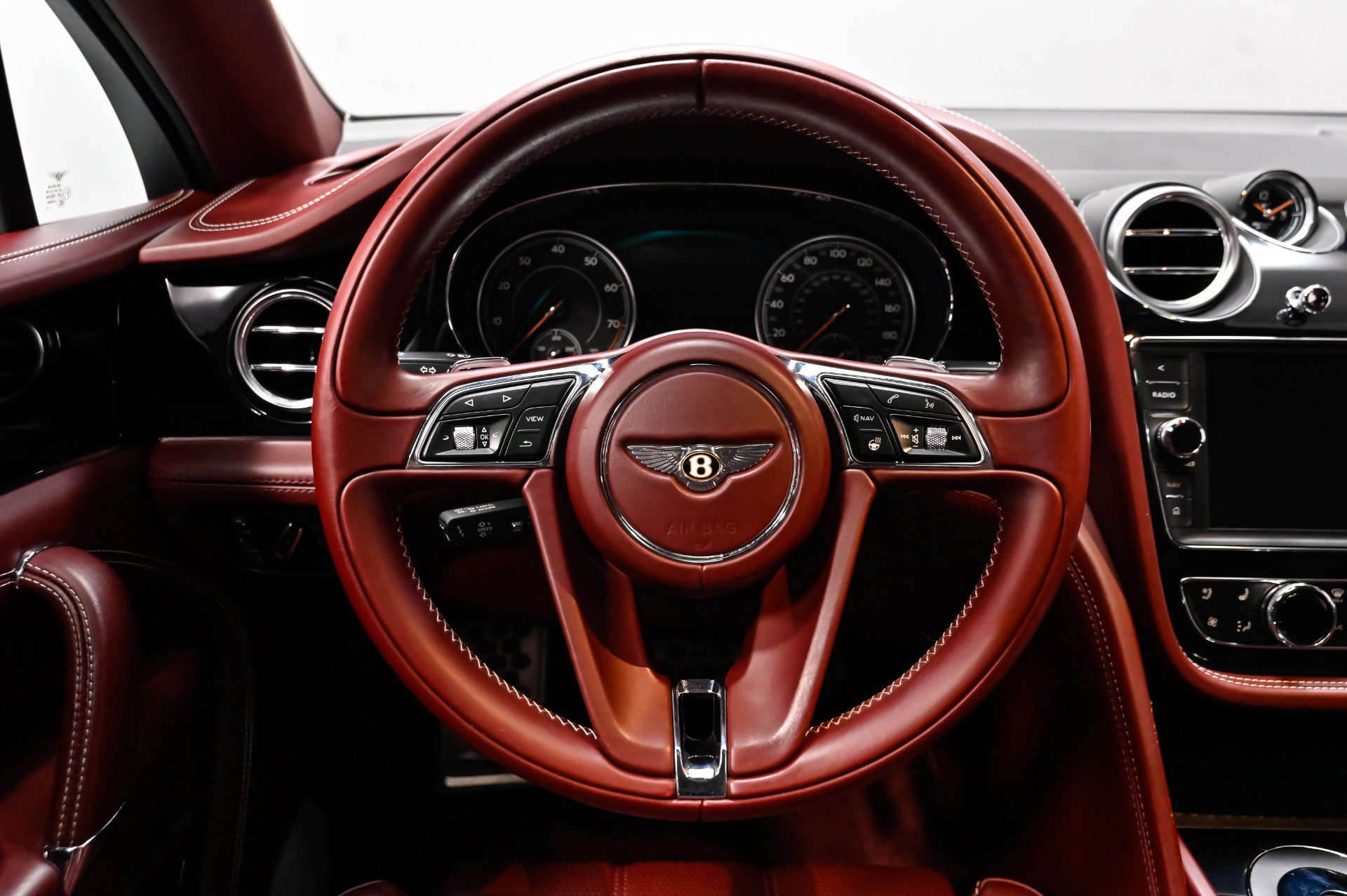 Used 2019 Bentley Bentayga AWD/4WD image 36