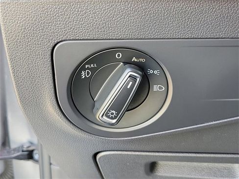 Used 2020 Volkswagen Tiguan SE R-Line image 8